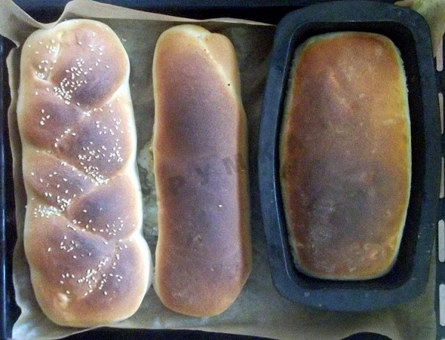 Bread with yeast and whey