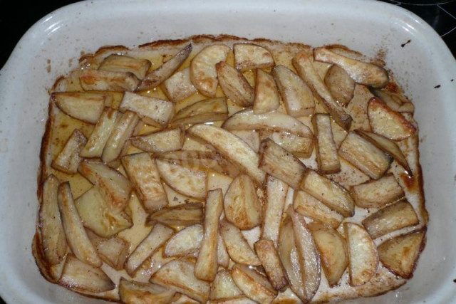 Rustic potatoes in the oven