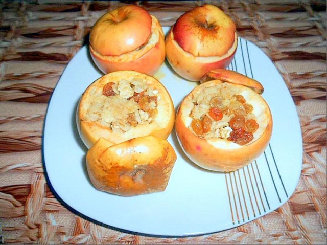 Baked apples with honey in the oven with dried fruits and cinnamon