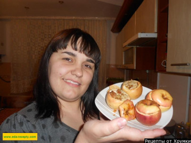 Baked apples with honey in the oven with dried fruits and cinnamon