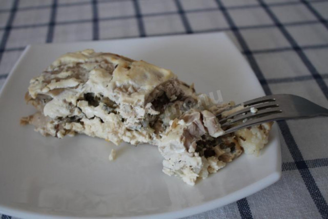 Tuna with mushrooms in sour cream in the oven