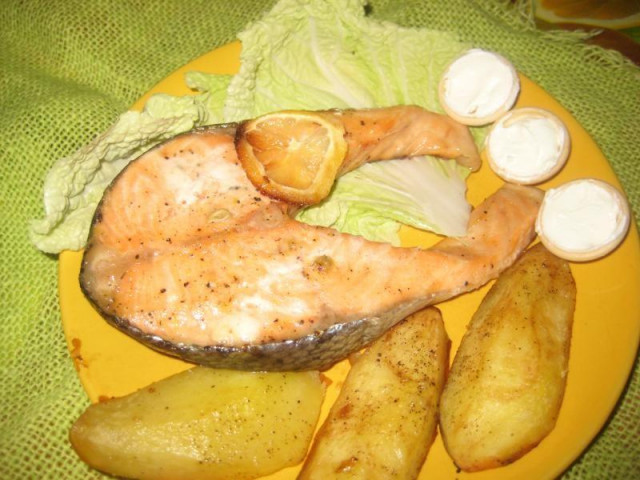 Salmon in foil in the oven