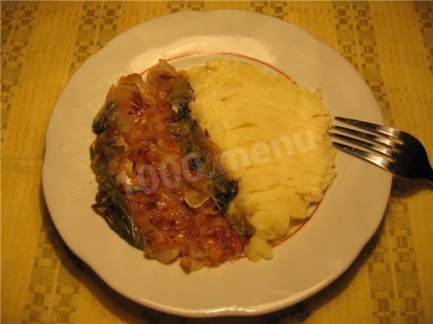 Haddock with onions in the oven