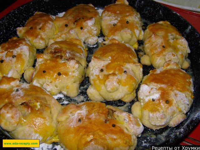 Yeast pies in the Pork oven