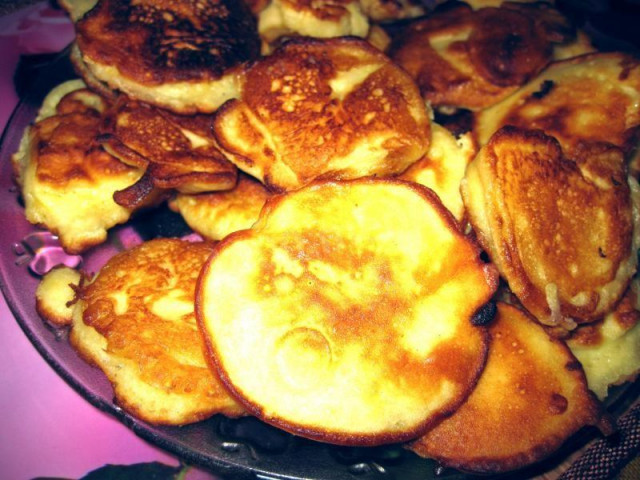 apples baked in dough in the oven