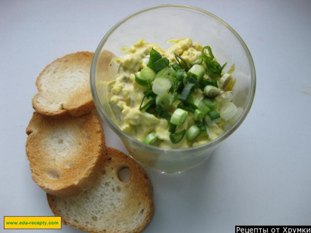 Croutons in the oven with pickles