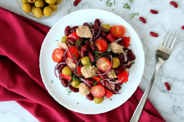 Tuna and red bean salad