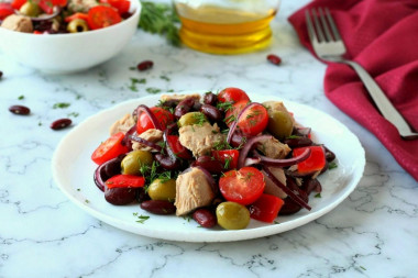 Tuna and red bean salad