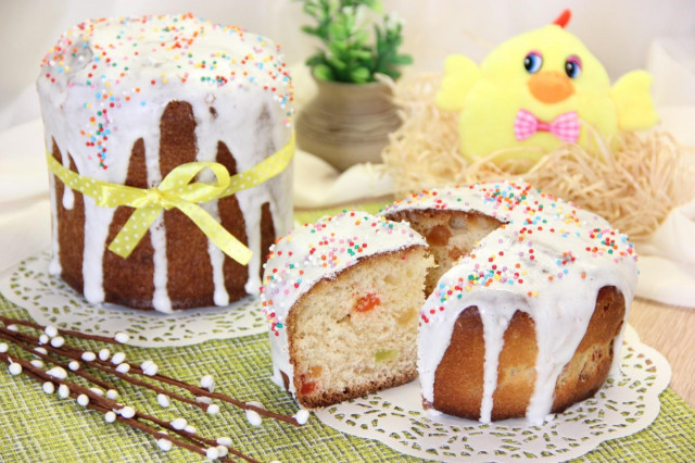 A soft light custard Easter cake that does not crumble