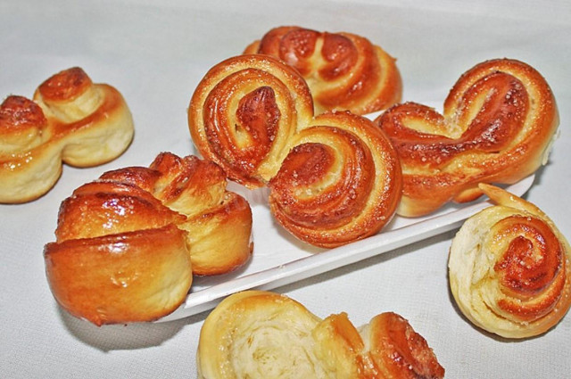 Buns with sugar from Moscow yeast dough