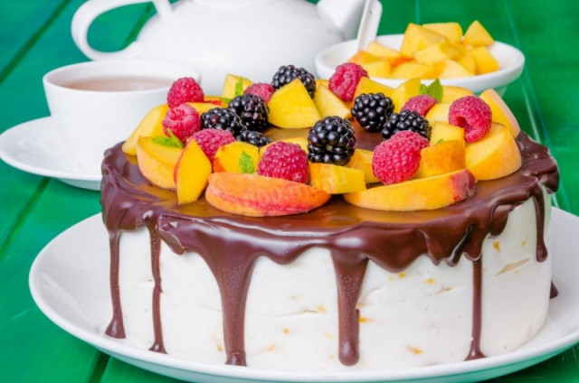 Cake with chocolate streaks and fruits