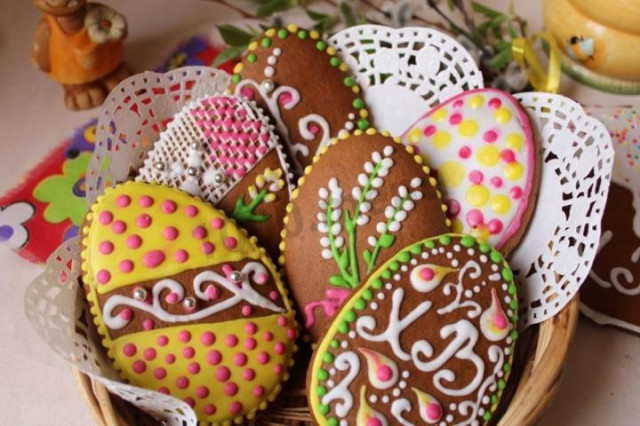 Painted gingerbread Easter eggs ginger