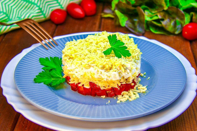 Salad with tomatoes, cheese and eggs