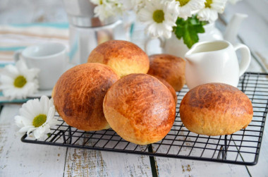 Rolls with powdered milk and yeast