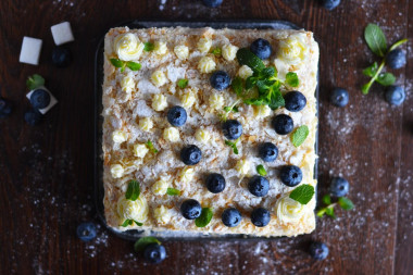 Napoleon cake made of ready-made puff pastry