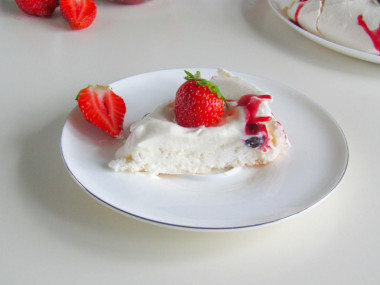 Anna Pavlova classic cake