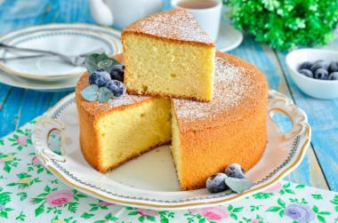 Sponge cake with milk