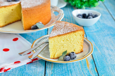 Sponge cake with milk