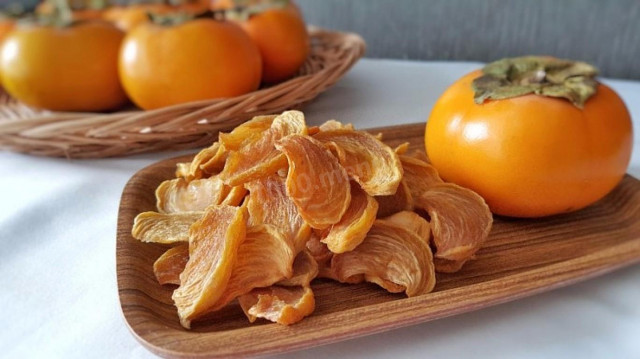 Dried persimmon for winter