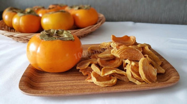 Dried persimmon for winter