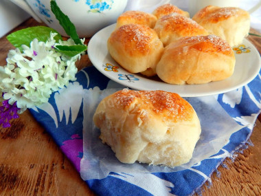 Pastry buns made of yeast dough