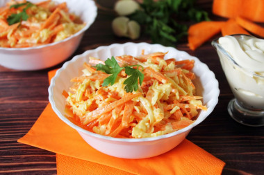 Carrot salad with garlic and cheese