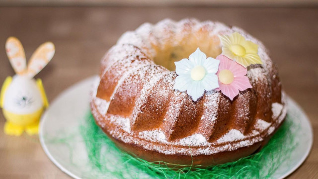 Easter cupcake cake without yeast