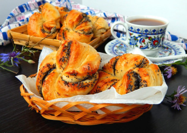 Buns with poppy seeds from yeast dough