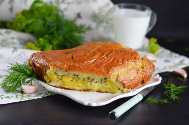 Aspic pie with potatoes on kefir