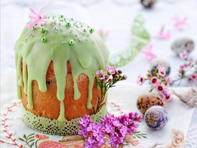 Easter cake with poppy seeds