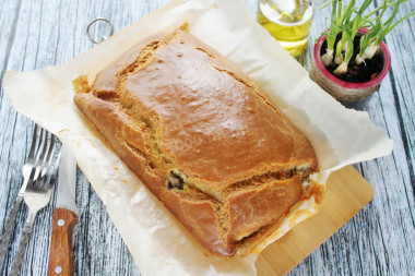 Aspic pie with canned fish and potatoes