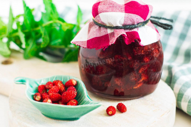 Wild strawberry jam for winter