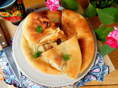 Ossetian pie with potatoes and cheese