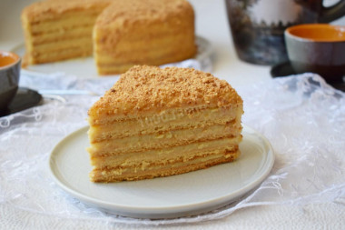 Honey cake with custard