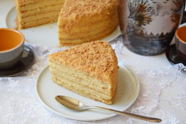 Honey cake with custard