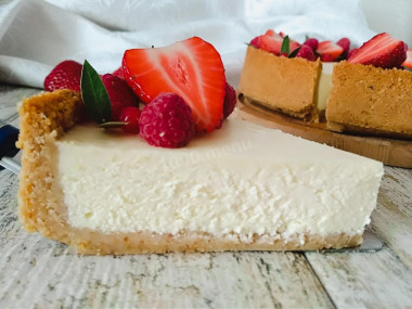 Cheesecake with cottage cheese with pastries