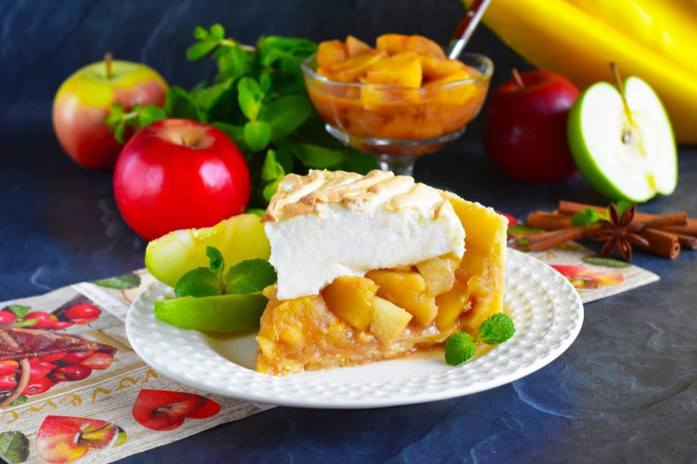 Apple pie with meringue