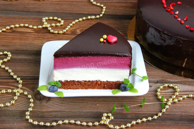 Blueberry mousse cake