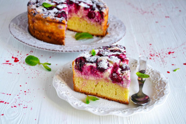 Pie with cottage cheese and cherries