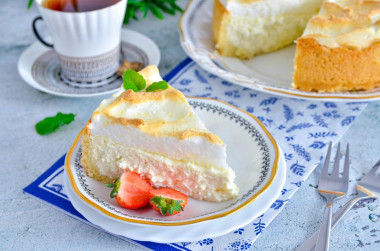 Shortbread cake with meringue