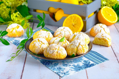 Lemon cookies with cracks