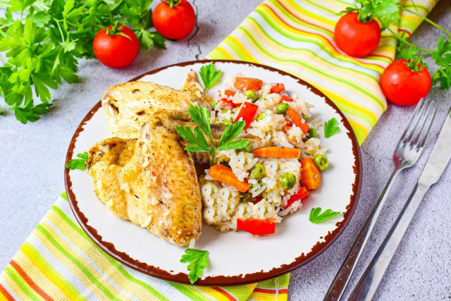 Rice in a sleeve with chicken and vegetables