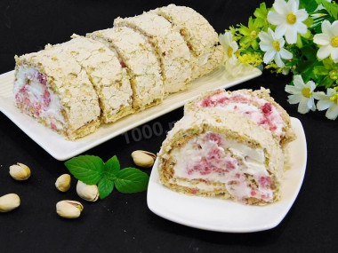 Pistachio roll with raspberry