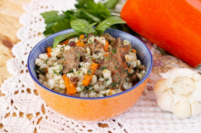 Pearl barley with stew