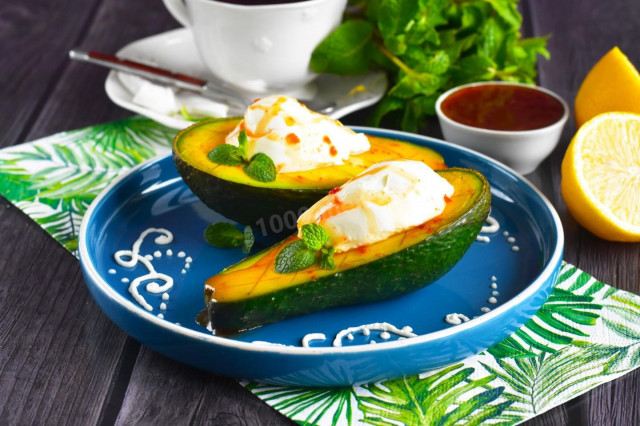 Avocado with cottage cheese