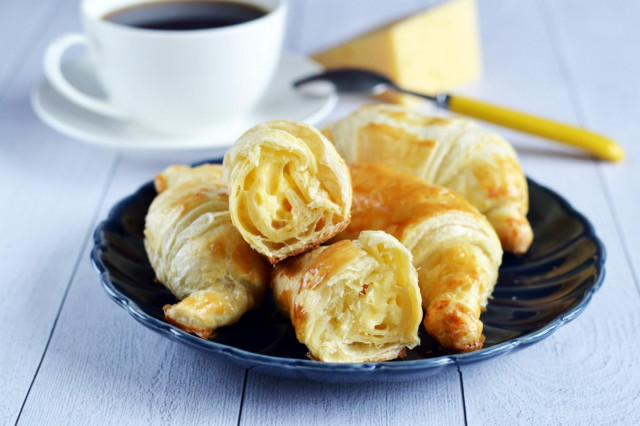 Croissants with puff pastry cheese