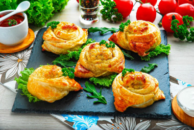 Puff pastry chicken puffs