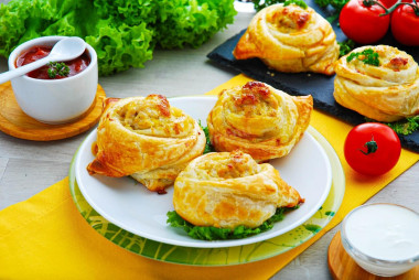 Puff pastry chicken puffs