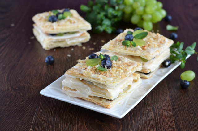 Puff pastry Napoleon with cream and berries