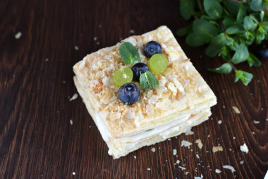 Puff pastry Napoleon with cream and berries